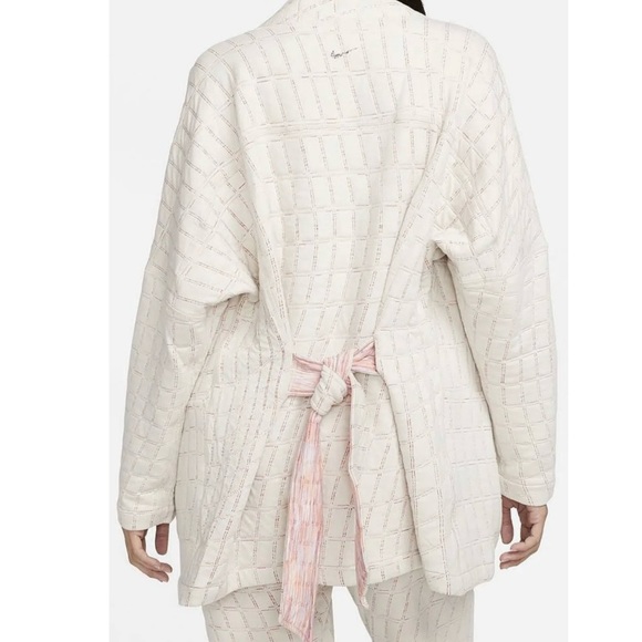 NWOT Nike Therma Fit Luxe Reversible wrap - small - Picture 3 of 9